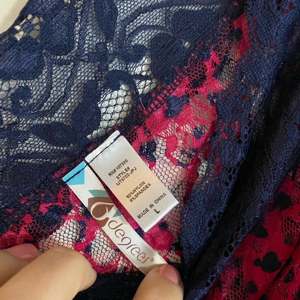 Lace top - Picture 3 of 3